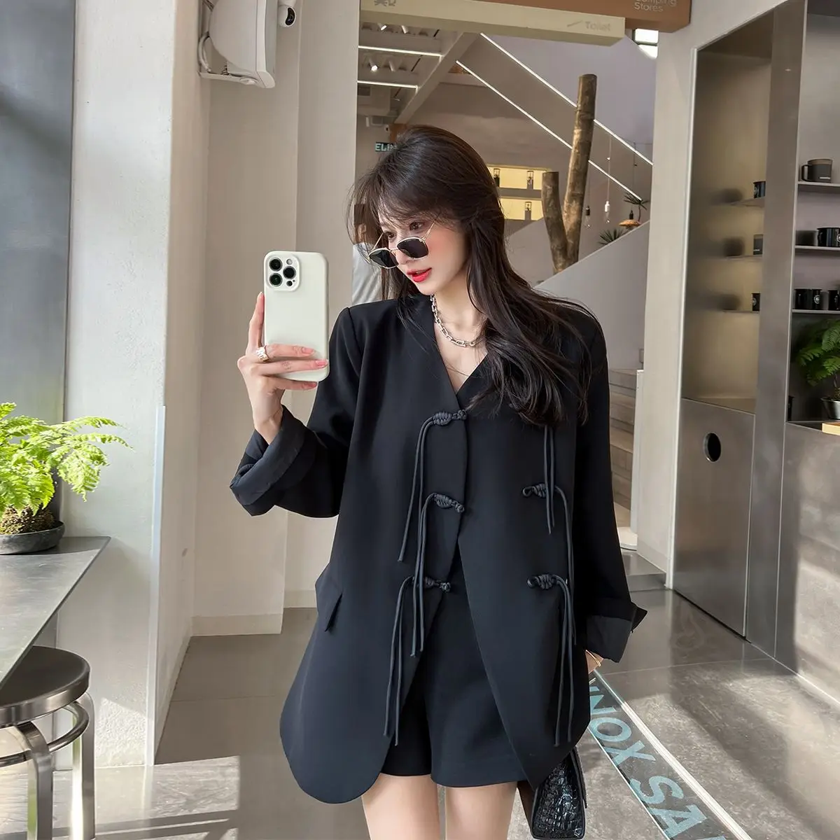 Versatile and Practical French Chic Black Blazer for Women 2023 Spring Autumn New Arrival Oversized Loose Casual Plus Size Suit
Versatile and Practical French Chic Black Blazer for Women 2023 Spring Autumn New Arrival Oversized Loose Casual Plus Size Suit