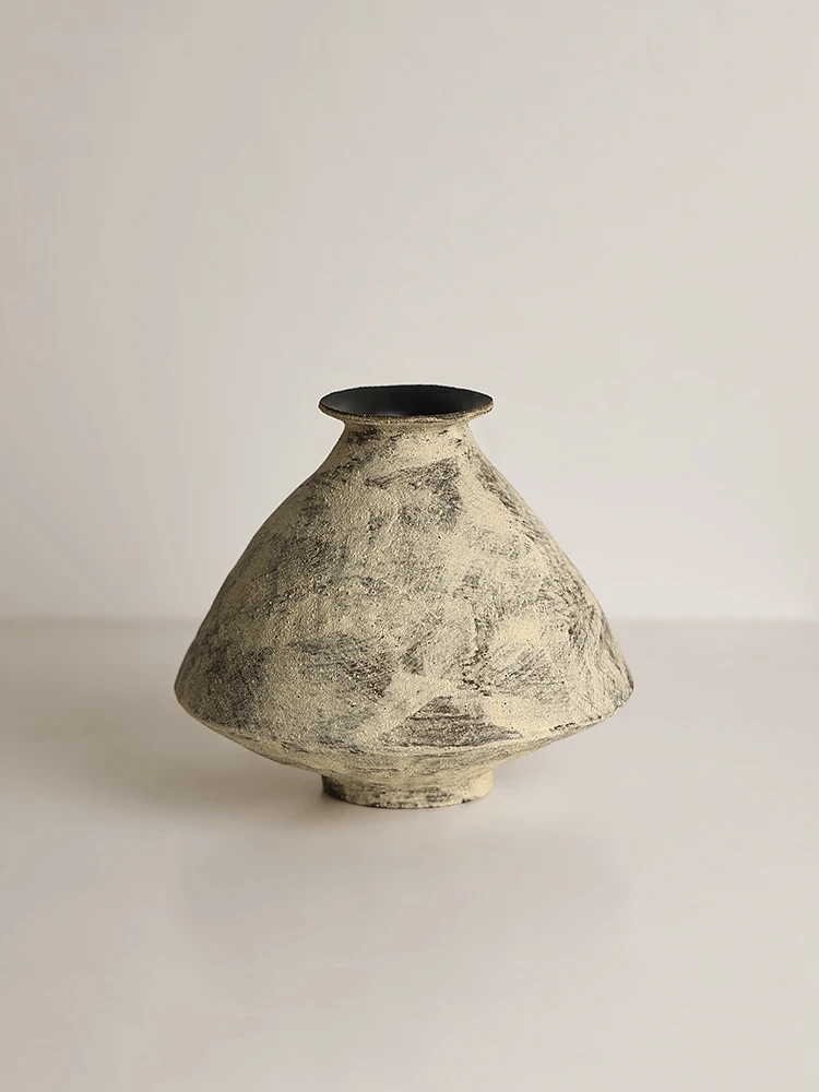 Ceramic vases, makeup, Japanese style tea room seats, furnishings, props, and retro floral vase home furnishings
Ceramic vases, makeup, Japanese style tea room seats, furnishings, props, and retro floral vase home furnishings