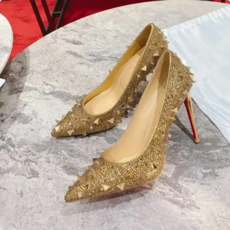 Rivets Top Quality Womens High Heels Luxury Fashion Ladies Crystal Glisten Red Sole Shoes Classic Retro Designer 10cm High Heel
Rivets Top Quality Womens High Heels Luxury Fashion Ladies Crystal Glisten Red Sole Shoes Classic Retro Designer 10cm High Heel
