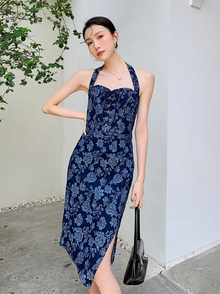 Denim Halterneck Dresses Women Skinny V-neck Rose Jacquard Split High Waist Fashion 2022 Summer Female Clothing B251
Denim Halterneck Dresses Women Skinny V-neck Rose Jacquard Split High Waist Fashion 2022 Summer Female Clothing B251
