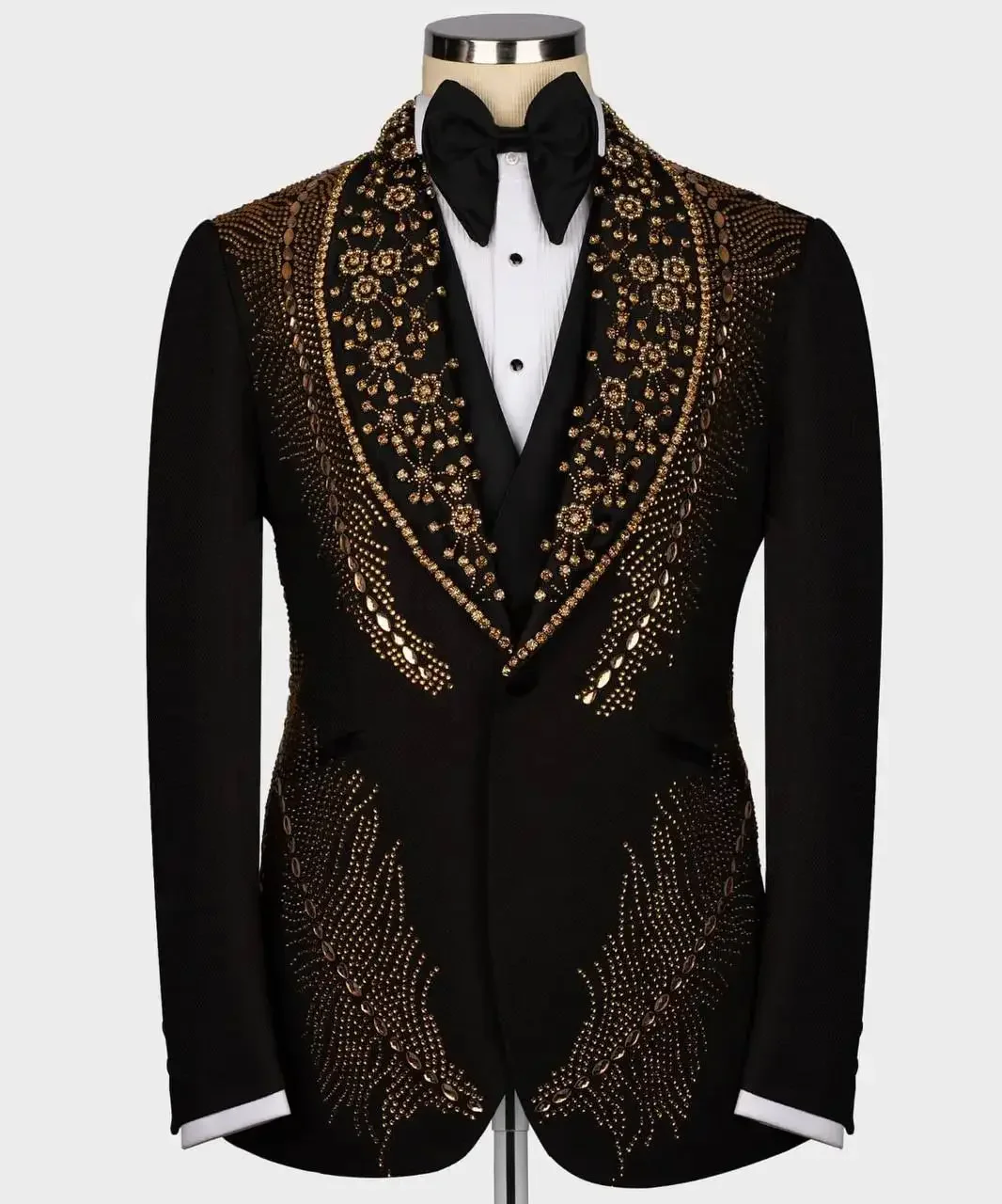 Black Men Suits Set 2 Piece Blazer+Pants Luxury Golden Crystal Tailored Made Jacket Groom Wedding Tuxedo Single Breasted Coat
Black Men Suits Set 2 Piece Blazer+Pants Luxury Golden Crystal Tailored Made Jacket Groom Wedding Tuxedo Single Breasted Coat