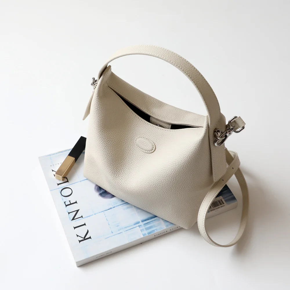 Top layer soft cowhide handbag 2023 New Tote bag Commuter versatile one shoulder crossbody bag
Top layer soft cowhide handbag 2023 New Tote bag Commuter versatile one shoulder crossbody bag