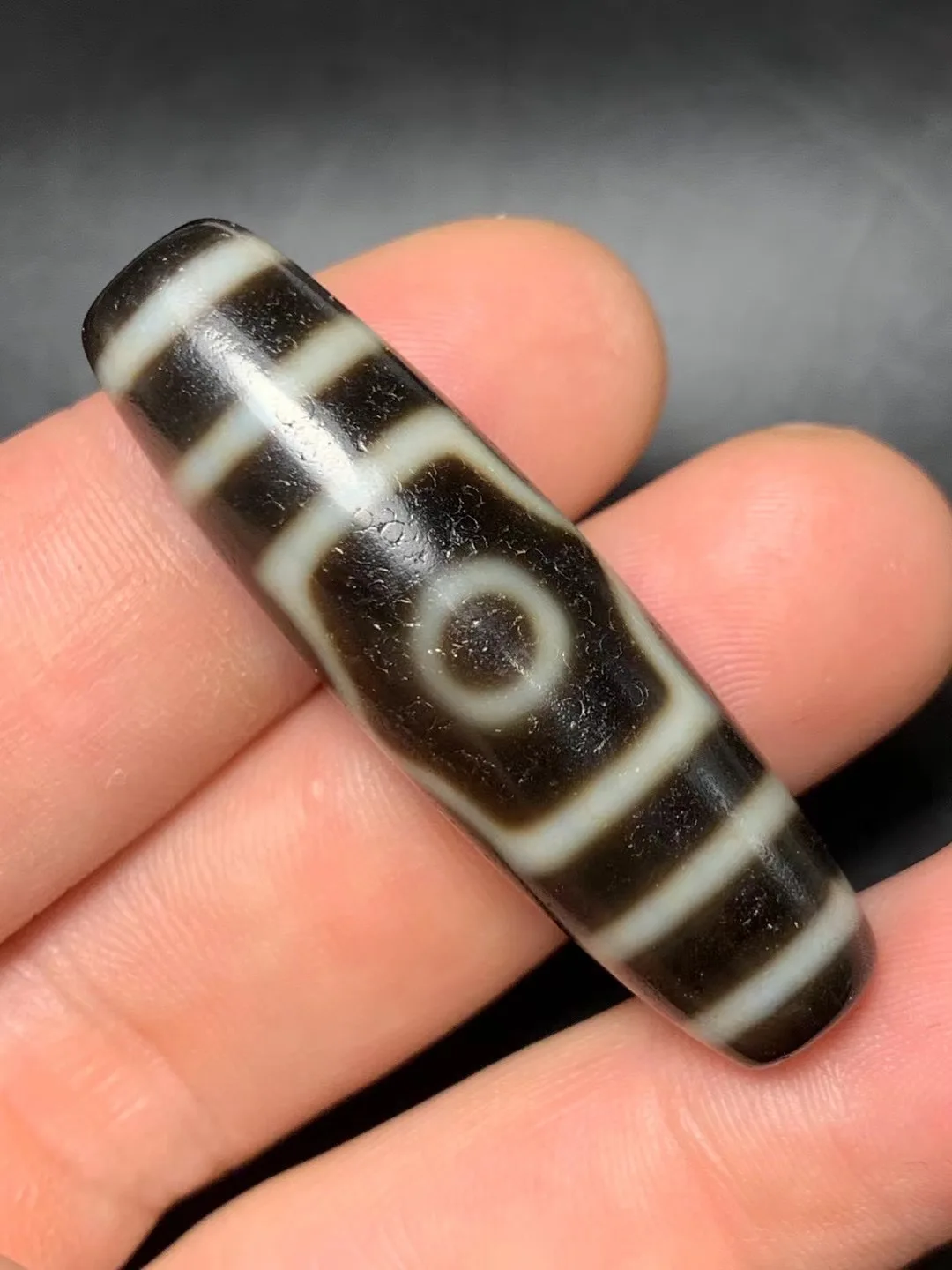 Energy Tibetan Old Agate High Level Oily Patina Weathering Buddha Cap 3 Eyed dZi Bead Amulet 5A+ Timestown Top Quality
Energy Tibetan Old Agate High Level Oily Patina Weathering Buddha Cap 3 Eyed dZi Bead Amulet 5A+ Timestown Top Quality