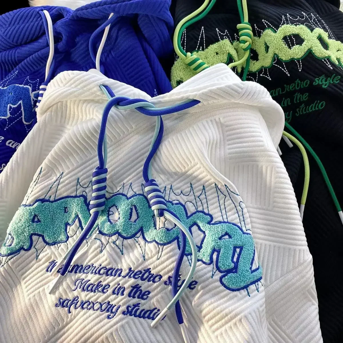 American Style Retro Streetwear Dual Color Drawstring Letter Embroidered Hoodies Man and Woman Autumn and Winter New Fashion Top
American Style Retro Streetwear Dual Color Drawstring Letter Embroidered Hoodies Man and Woman Autumn and Winter New Fashion Top