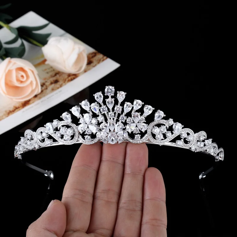 Korean Sweet Princess Crown Bridal Wedding Zircon Crown Wedding Headdress Wedding Dress Accessories Wedding Ornament 
Korean Sweet Princess Crown Bridal Wedding Zircon Crown Wedding Headdress Wedding Dress Accessories Wedding Ornament