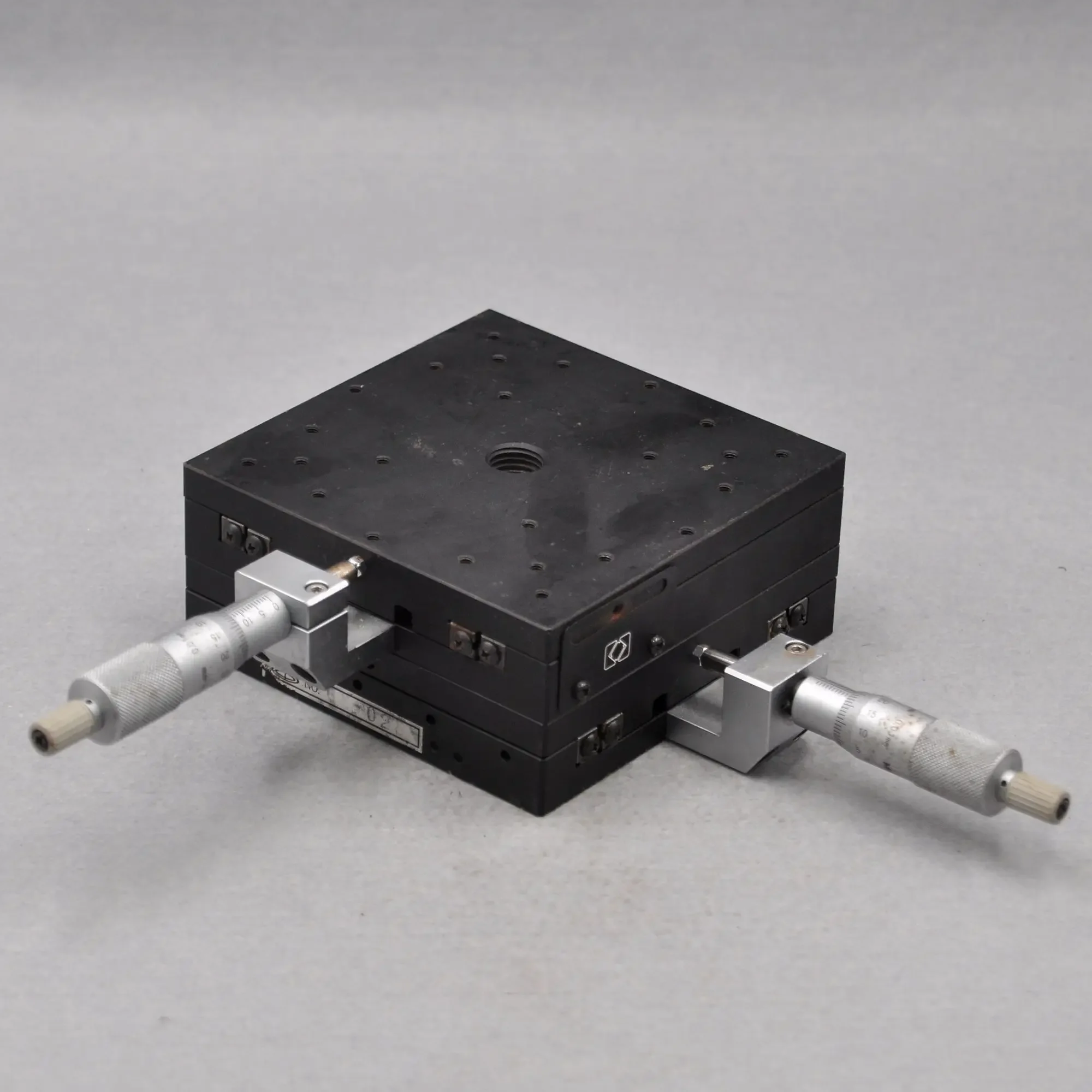 CHUO XY Axis Two-Dimensional 125*125mm Table Manual Optical Displacement Platform Cross Rail Fine-Tuning Slide
CHUO XY Axis Two-Dimensional 125*125mm Table Manual Optical Displacement Platform Cross Rail Fine-Tuning Slide