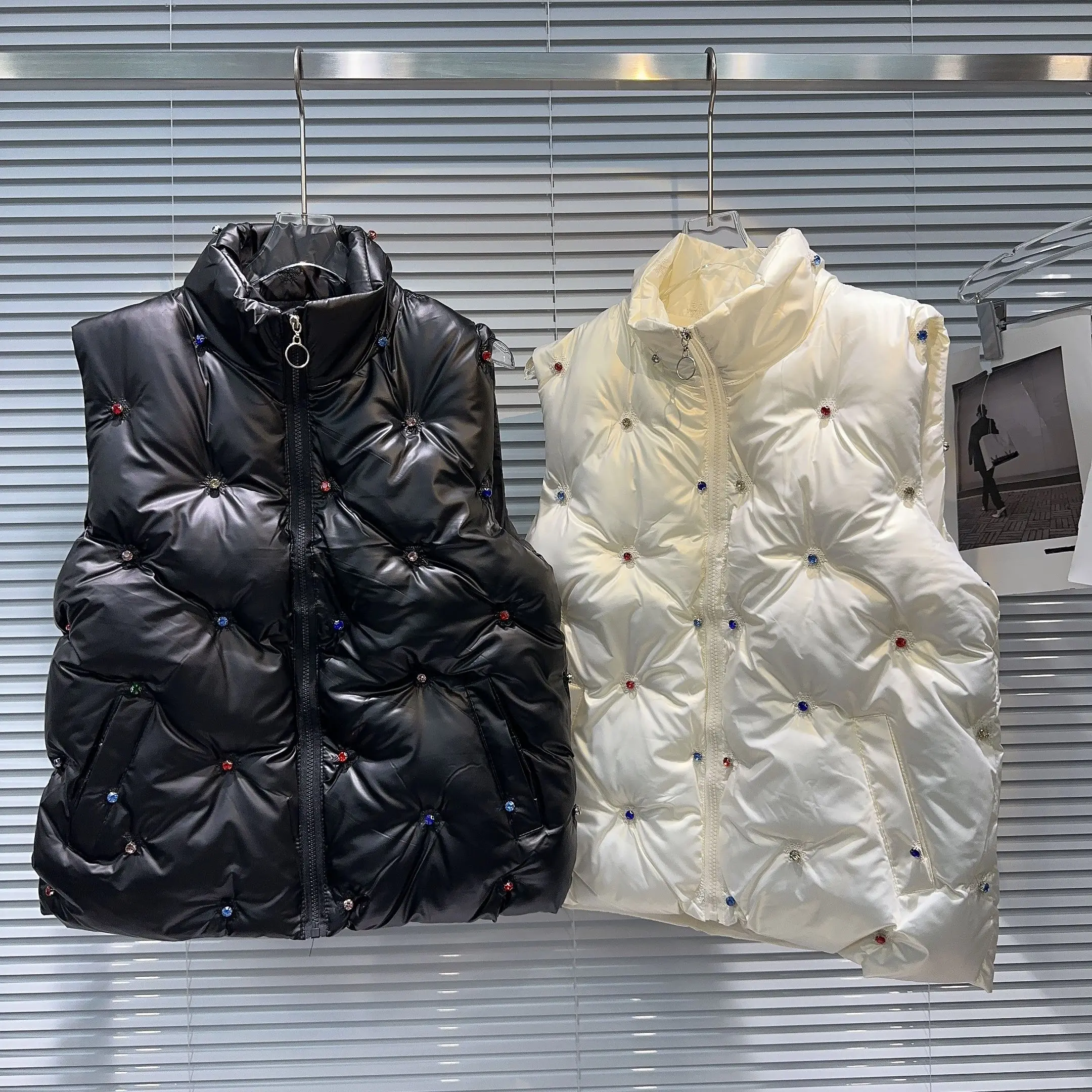 2023 New Autumn Fashion Beading Women Cotton-padded Coat Spice Girls Stand Collar Sleeveless Wadded Jacket Casual Vests Top
2023 New Autumn Fashion Beading Women Cotton-padded Coat Spice Girls Stand Collar Sleeveless Wadded Jacket Casual Vests Top