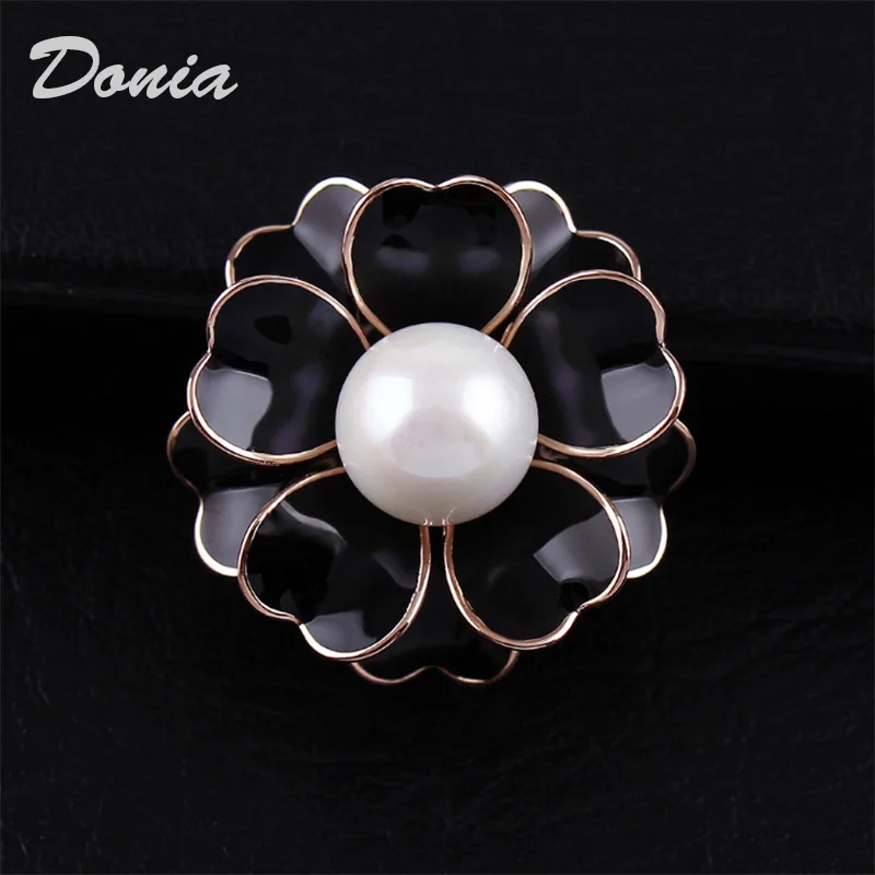 Donia Jewelry Fashion imitation pearl double flower brooch Enamel high-grade flower brooch coat scarf pin
Donia Jewelry Fashion imitation pearl double flower brooch Enamel high-grade flower brooch coat scarf pin
