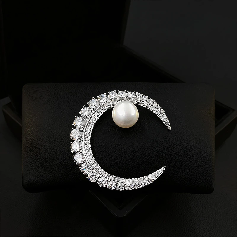 

Fashion Pearl Moon Brooch Women Luxury Dress Suit Cardigan Neckline Corsage Clothes Accessories Pins Ornament Jewelry Gifts 5577