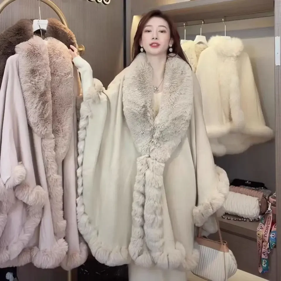 

Luxurious Winter Cape with Faux Fur Collar Perfect for Women's Capes Cloak Fashion Streetwear Outerwear Female Poncho Coat Q407