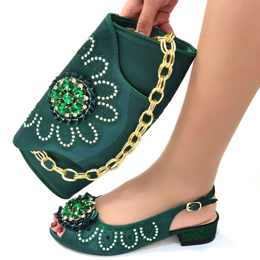 African 2023 Newest Low Heels Italian Design Green Color Party Women Shoes and Bag Special With Narrow Band and Cross-tiedl
African 2023 Newest Low Heels Italian Design Green Color Party Women Shoes and Bag Special With Narrow Band and Cross-tiedl