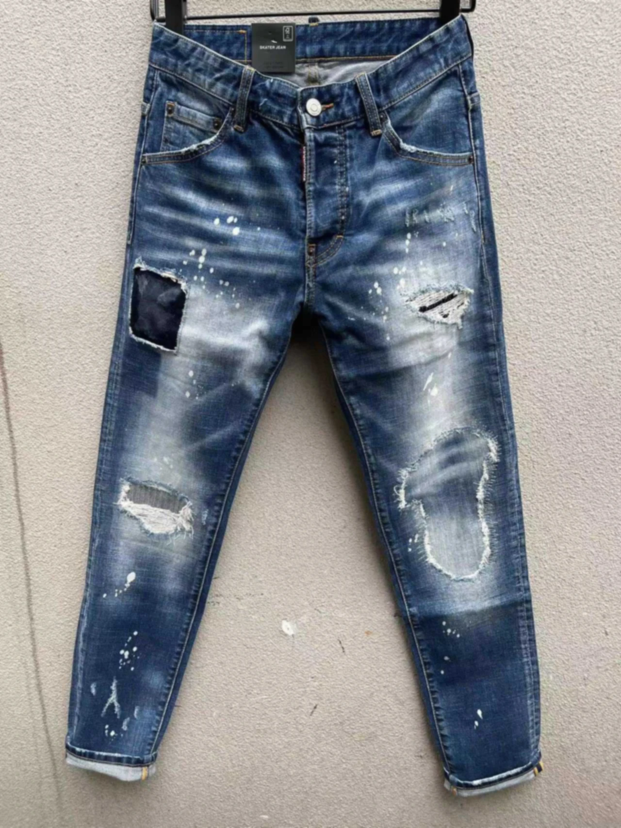 

2023 New D2 Jeans for Men d2 Slim Fit Wash Blue Patched Patches Imprinted Small Feet Casual Fashion