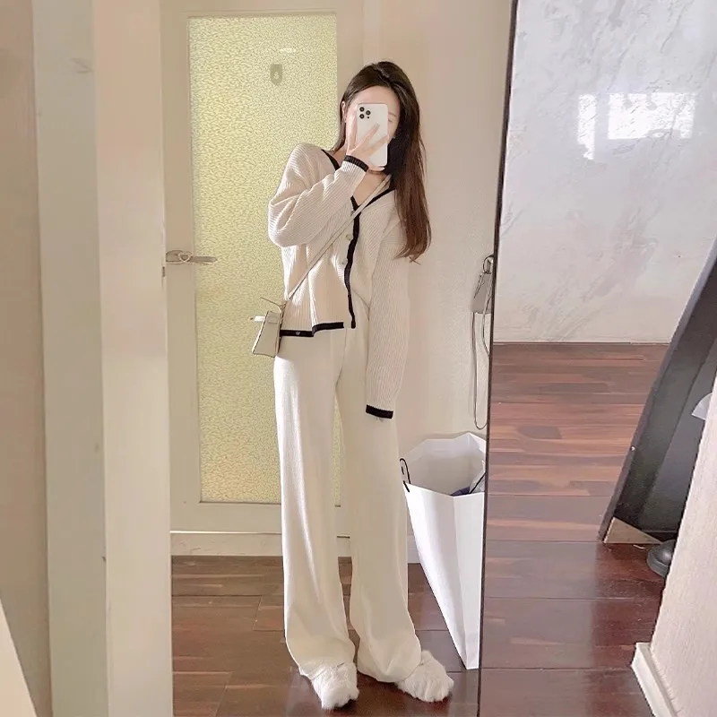 Casual Sports Cardigan Autumn Women's Clothing Age Reducing Fashion Street Knit Wide Leg Pants Two-piece Set Female Clothing
Casual Sports Cardigan Autumn Women's Clothing Age Reducing Fashion Street Knit Wide Leg Pants Two-piece Set Female Clothing