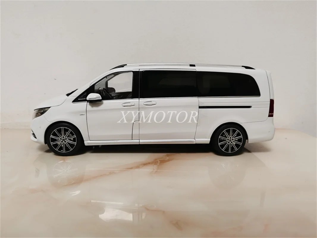 Модель автомобиля литая под давлением для Benz V-Class L V260L MPV, черно-белая игрушка, подарки, хобби дисплей, коллекционные украшения, 1/18
Модель автомобиля литая под давлением для Benz V-Class L V260L MPV, черно-белая игрушка, подарки, хобби дисплей, коллекционные украшения, 1/18