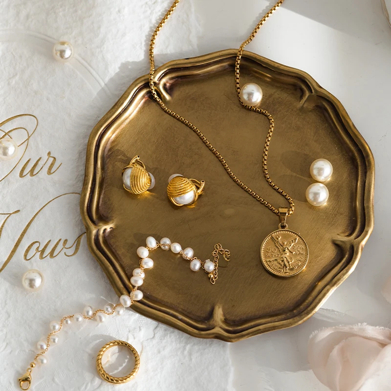 Vintage Brass Storage Tray Jewelry Display Plate Coffee Table Teacup Coaster Fruit Dessert Tray Home Restaurant Hotel Decor
Vintage Brass Storage Tray Jewelry Display Plate Coffee Table Teacup Coaster Fruit Dessert Tray Home Restaurant Hotel Decor
