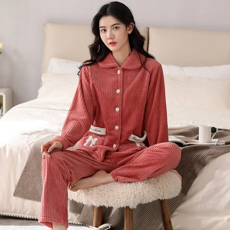 Coral Fleece Home Clothes With Bowknot Lapel Button-down Nightgown Lovely Pajamas Pour Femme Sleepwear Winter Warm Lingerie
Coral Fleece Home Clothes With Bowknot Lapel Button-down Nightgown Lovely Pajamas Pour Femme Sleepwear Winter Warm Lingerie