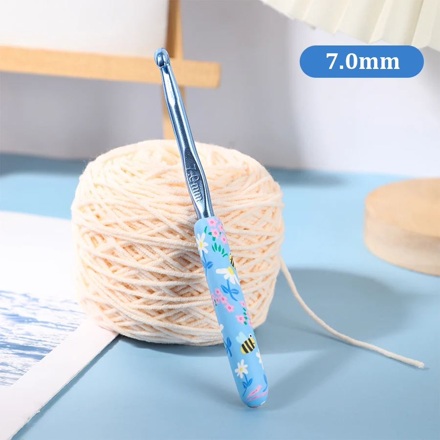 1Pcs/2.0-10.0mm Little Bee Print Crochet Hooks Crochet Needles for Beginners and Knitting Crocheting Yarn DIY Crafts Supplies 1Pcs/2.0-10.0mm Little Bee Print Crochet Hooks Crochet Needles for Beginners and Knitting Crocheting Yarn DIY Crafts Supplies