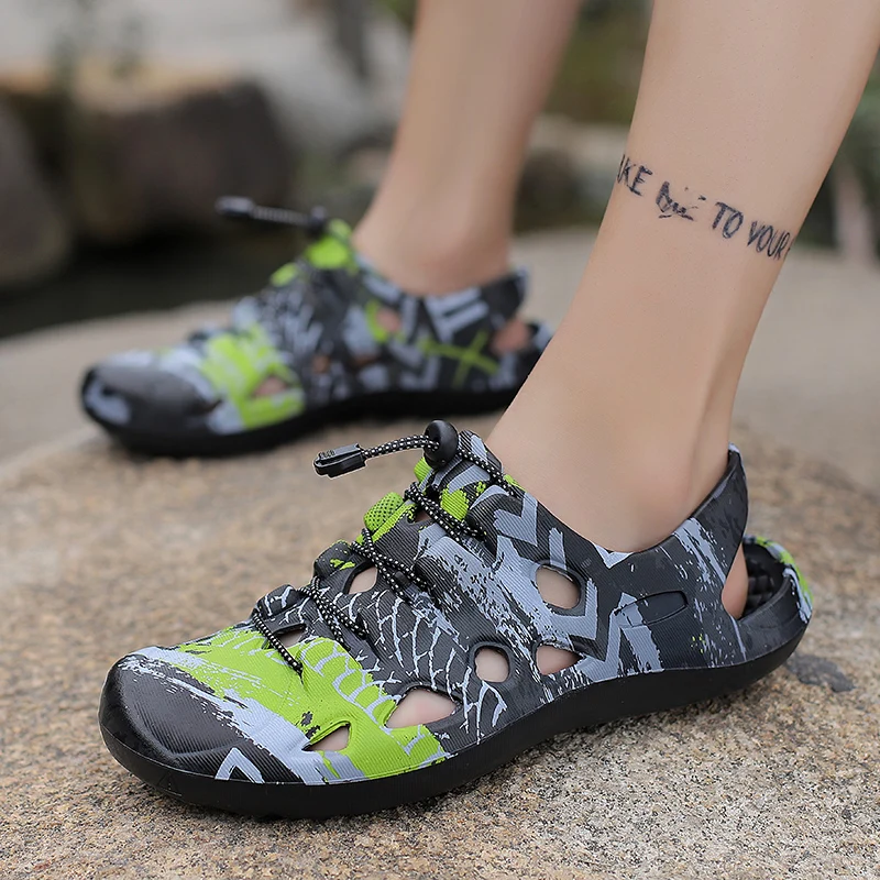 Hot Sale Brand Clogs Men Sandals Casual Shoes EVA Lightweight Sandles Man Colorful Shoes for Summer Beach Zapatos Hombre 2023
Hot Sale Brand Clogs Men Sandals Casual Shoes EVA Lightweight Sandles Man Colorful Shoes for Summer Beach Zapatos Hombre 2023