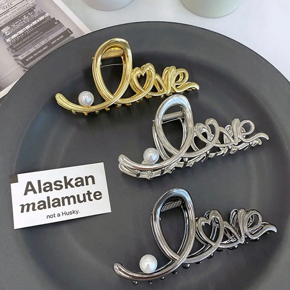 Imitation Pearl Women Hair Claw Clip Punk Style Love Letter Metal Large Shark Clip Irregular Ponytail Clip Party
Imitation Pearl Women Hair Claw Clip Punk Style Love Letter Metal Large Shark Clip Irregular Ponytail Clip Party