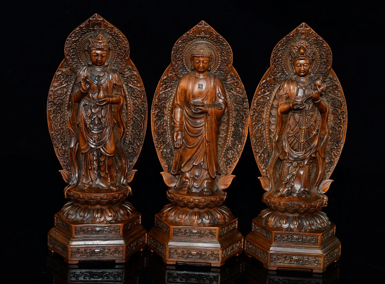 8"Tibetan Temple Collection Old Boxwood The Three Saints of the West Shakyamuni Guanyin Station Buddha Amitabha Worship Hall 
8"Tibetan Temple Collection Old Boxwood The Three Saints of the West Shakyamuni Guanyin Station Buddha Amitabha Worship Hall