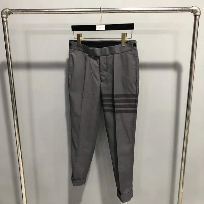 TB new black four-bar pants low-waisted trousers red, white and blue decorative solid color casual trousers nine-point pants
TB new black four-bar pants low-waisted trousers red, white and blue decorative solid color casual trousers nine-point pants