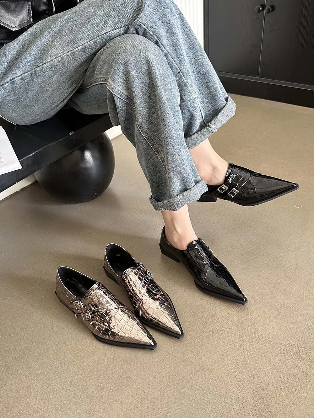 Patent Leather Women Loafers Shallow Slip On Daily Shoes Flat Low Heeled Black Silver Dress Shoes Belt Buckle Party Pumps 35-39
Patent Leather Women Loafers Shallow Slip On Daily Shoes Flat Low Heeled Black Silver Dress Shoes Belt Buckle Party Pumps 35-39