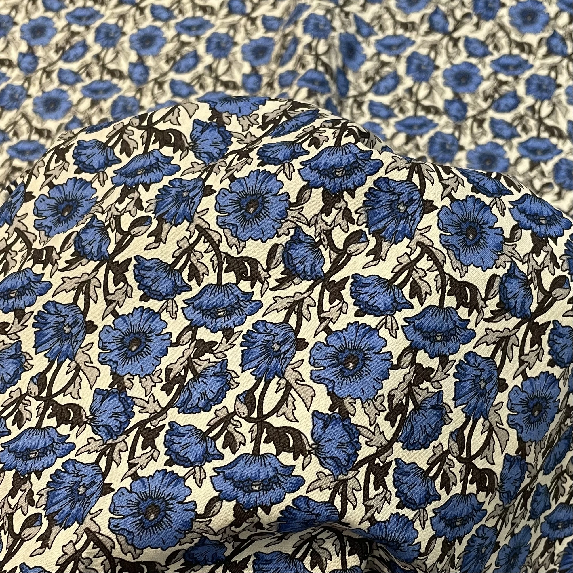 145×50CM Blue Sunflower Printed Poplin Cotton Fabric DIY Paper Towel Patchwork Is Used To Sew Children's Dresses and Skirts Tela
145×50CM Blue Sunflower Printed Poplin Cotton Fabric DIY Paper Towel Patchwork Is Used To Sew Children's Dresses and Skirts Tela