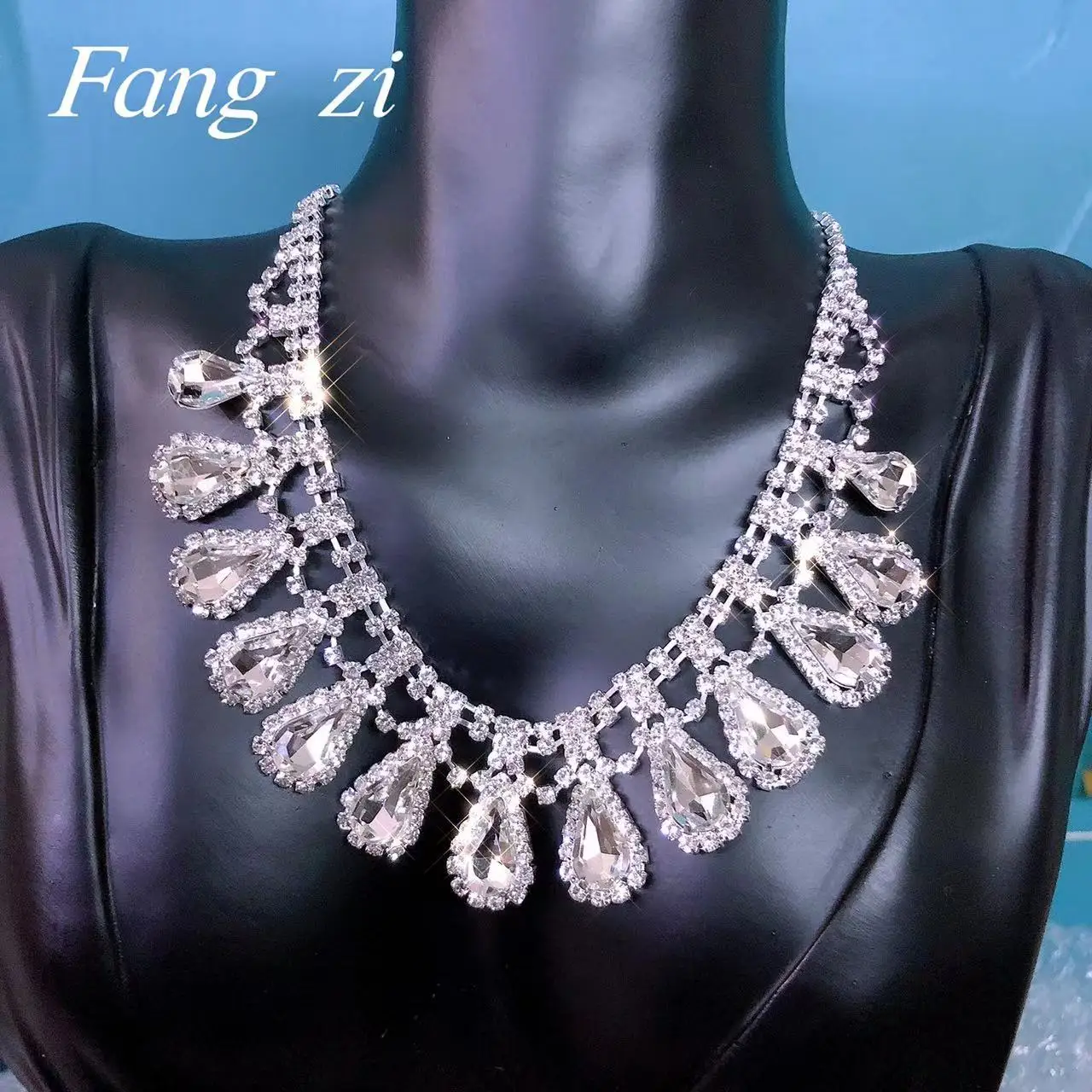 2022 new fashion women's necklace shiny Rhinestone Water Drop Necklace bride wedding declaration coarse necklace crystal jewelry
2022 new fashion women's necklace shiny Rhinestone Water Drop Necklace bride wedding declaration coarse necklace crystal jewelry