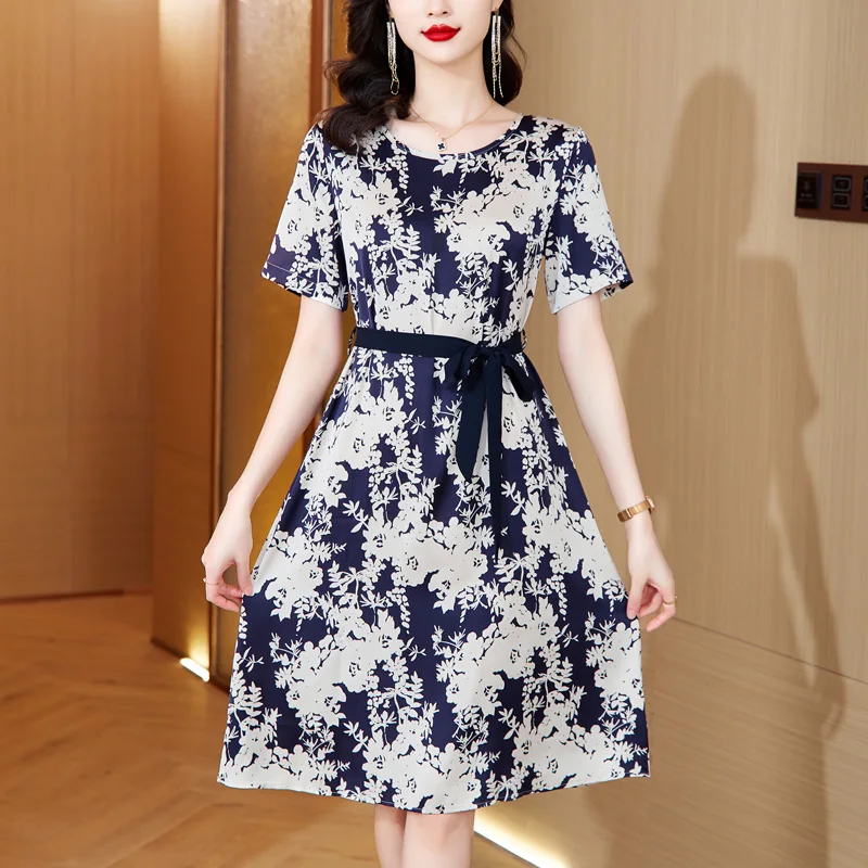 2023 New temperament loose dress age reduction lace-up slimming short sleeve V-neck printed dress
2023 New temperament loose dress age reduction lace-up slimming short sleeve V-neck printed dress