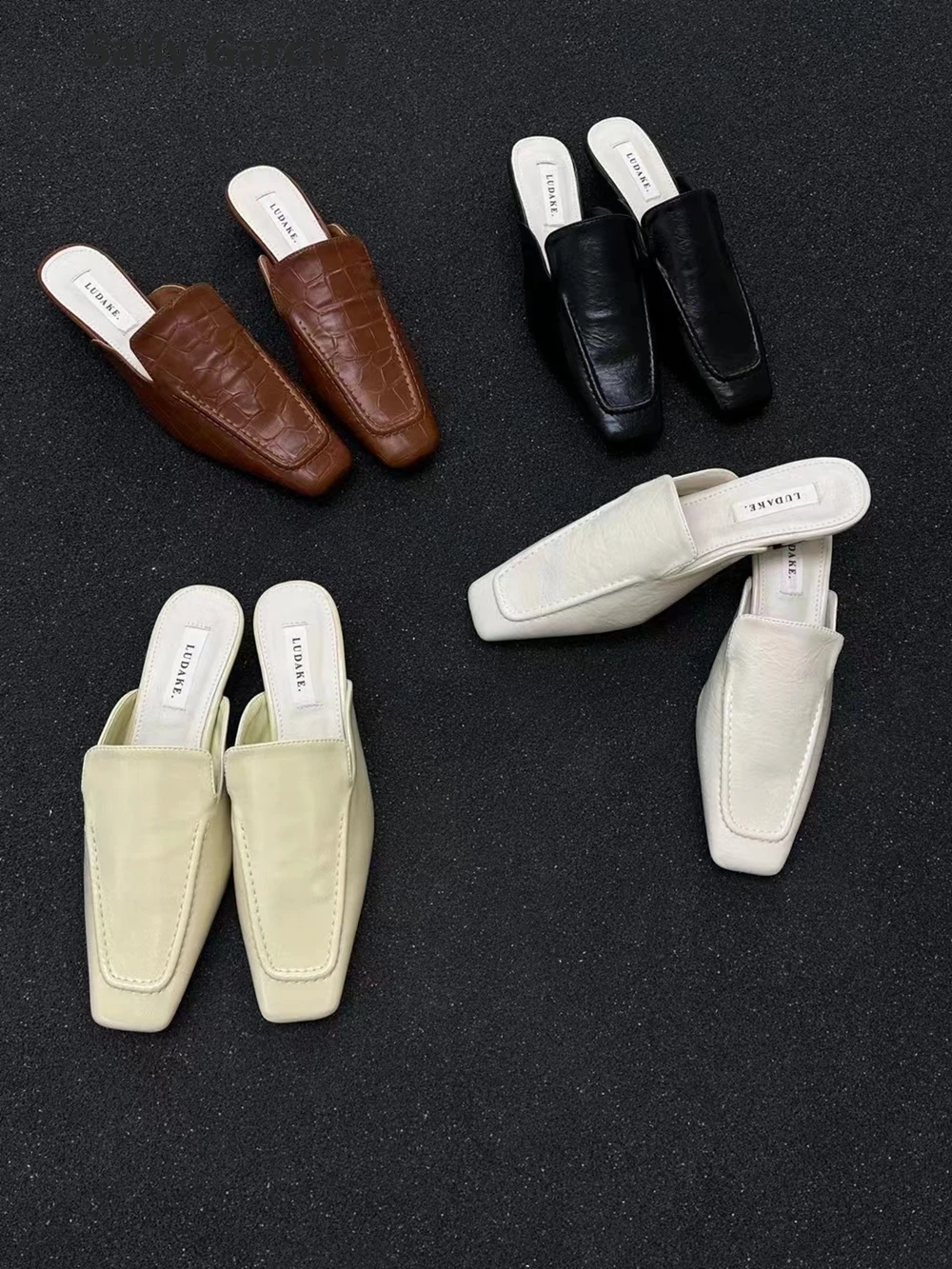Brown PU Square Toe Flat Women Slip-On Slippers 2023 Summer New Solid Simple Sandals Black Sexy Back Empty Mid Heels Sandals
Brown PU Square Toe Flat Women Slip-On Slippers 2023 Summer New Solid Simple Sandals Black Sexy Back Empty Mid Heels Sandals