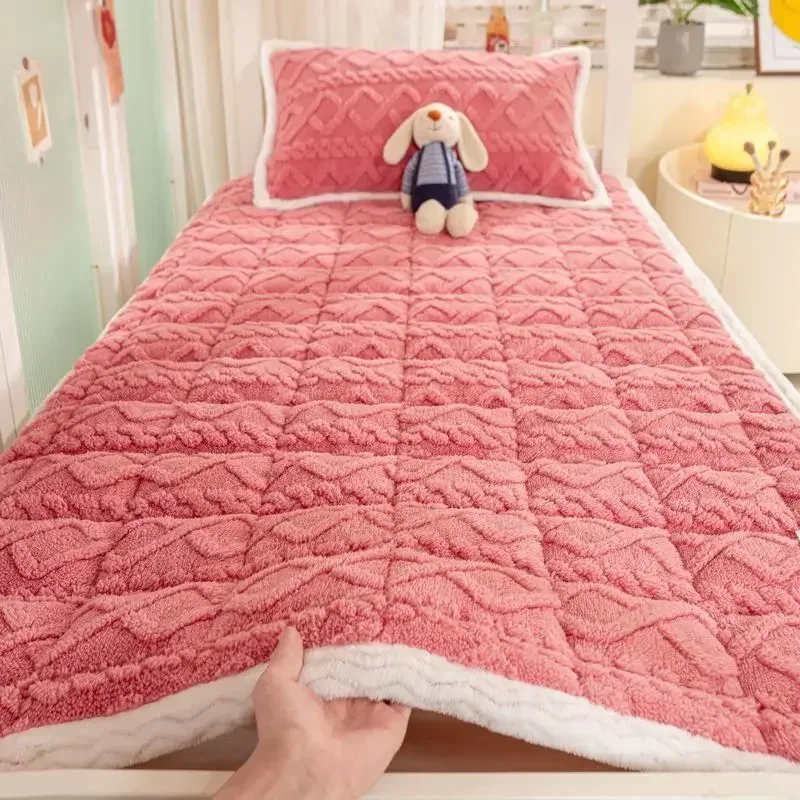 

Winter Warm Flannel Mattress Toppers Home Dormitory Soft Thick Bedspread Bed Cover Queen Size Bed Sheets Thin Quilted Tatami Mat