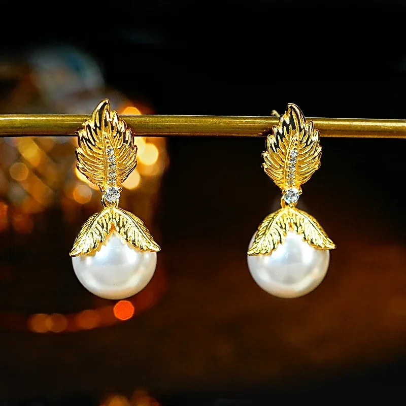 

Light Luxury Leaves 925 Silver Fritillaria Pearl Earrings Set with High Carbon Diamonds, Versatile Women's Style