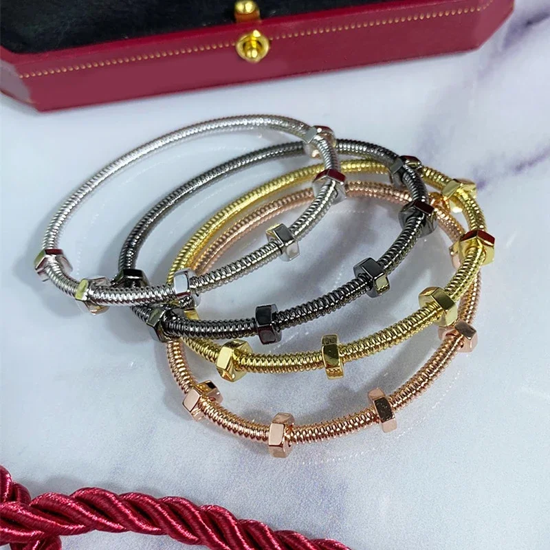 European classic brand 925 sterling Silver screw bracelet women's fashion simple temperament luxury jewelry couples gift
European classic brand 925 sterling Silver screw bracelet women's fashion simple temperament luxury jewelry couples gift