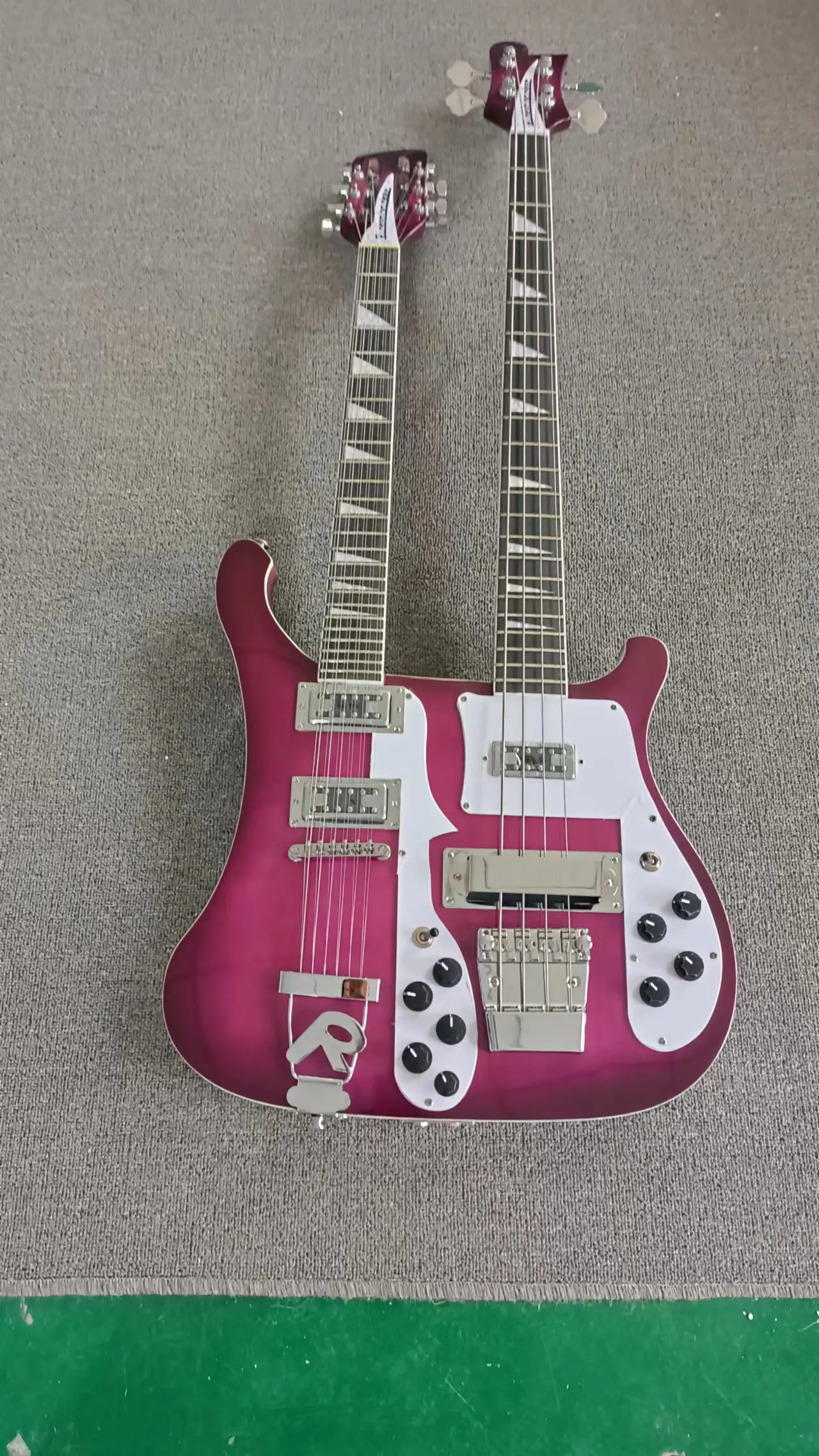 Rick shaped double headed four string electric bass, 12 string multi string electric guitar, purple body, real factory pictures,
Rick shaped double headed four string electric bass, 12 string multi string electric guitar, purple body, real factory pictures,