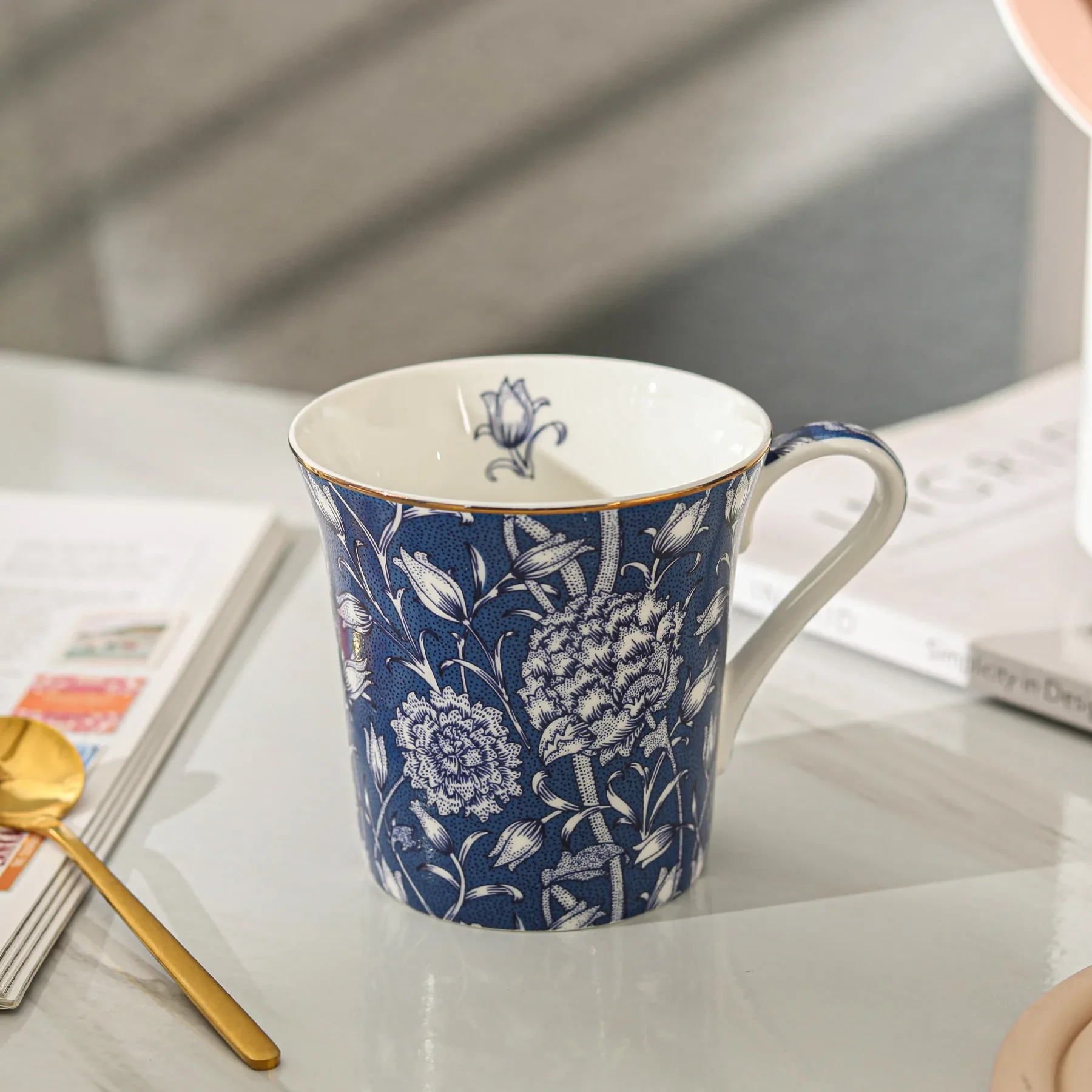 British Style Dark Green Tea Cup Classic Pastoral Style Retro Gold Plated Bone China Mug American Coffee Cup Water Cup
British Style Dark Green Tea Cup Classic Pastoral Style Retro Gold Plated Bone China Mug American Coffee Cup Water Cup