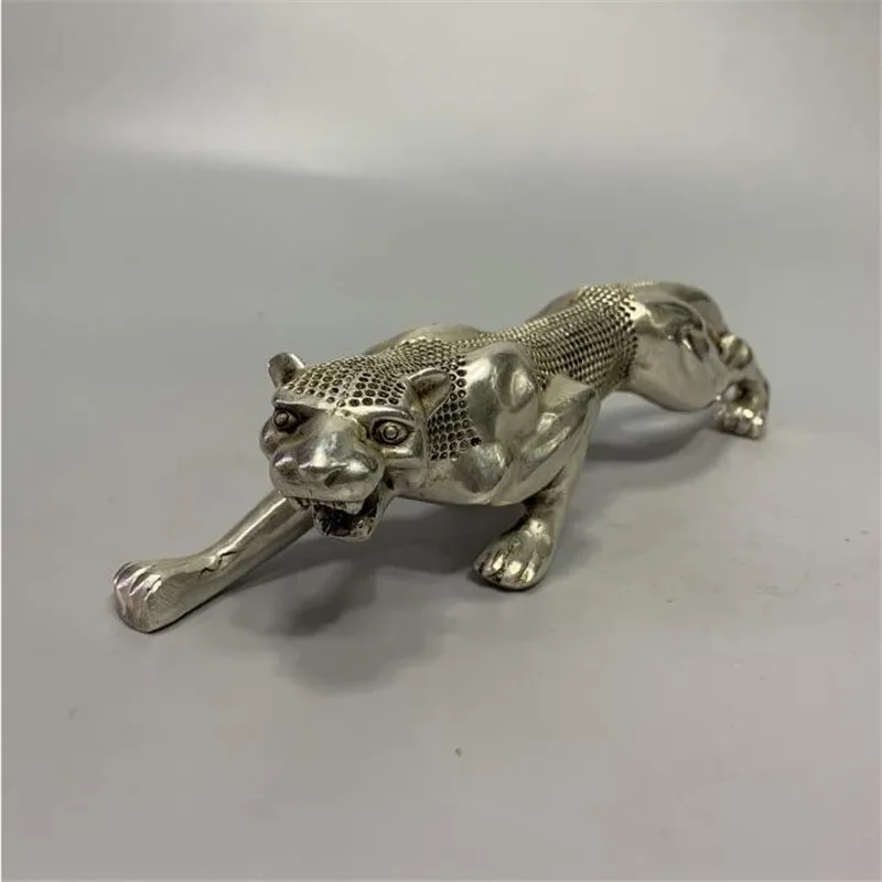 Exquisite Archaize seiko White copper recruit wealth leopard household decoration crafts statue
Exquisite Archaize seiko White copper recruit wealth leopard household decoration crafts statue