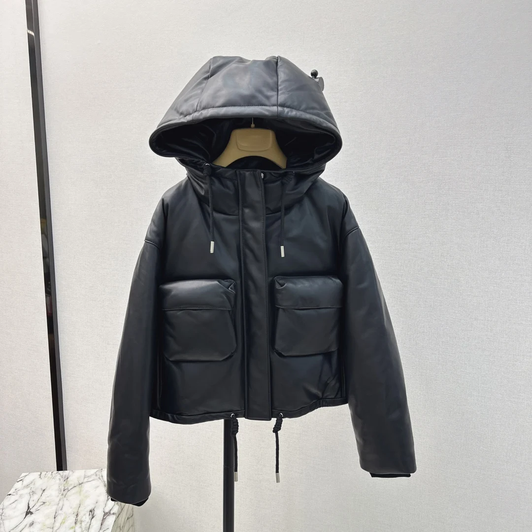 2023The latest functional temperament for autumn and winter women's group style hooded lambskin coat has a huge slimming upper
2023The latest functional temperament for autumn and winter women's group style hooded lambskin coat has a huge slimming upper