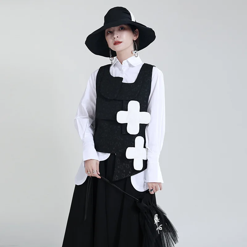 

Spring/Summer 2024 Trend High Street Irregular Hem Cross Panel Vest Woman Collared Jacquard Top