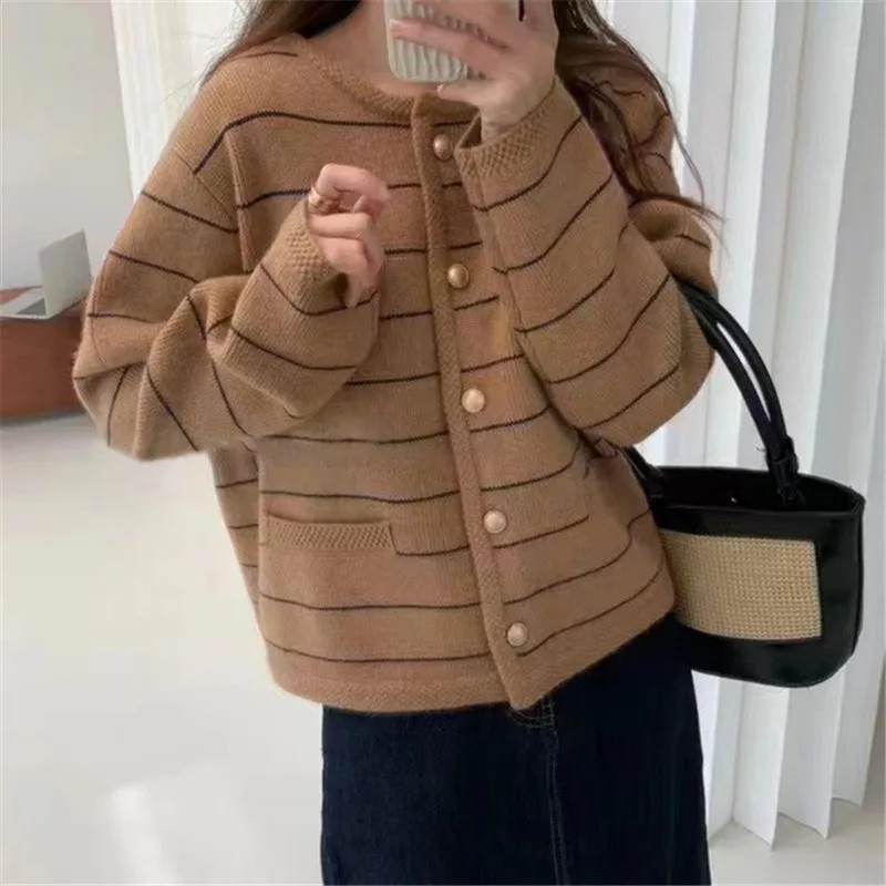 Women Striped Cardigan Single Breasted Long Sleeve O-Neck cardigan Autumn Outwear Sweater Korean Women Coat Jacket Knitwear 
Women Striped Cardigan Single Breasted Long Sleeve O-Neck cardigan Autumn Outwear Sweater Korean Women Coat Jacket Knitwear