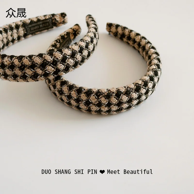 Gold Silk Trim Autumn and Winter Sponge High Skull Top Show Face Small Headband Retro Hairpin with Broad Edge Headdress
Gold Silk Trim Autumn and Winter Sponge High Skull Top Show Face Small Headband Retro Hairpin with Broad Edge Headdress