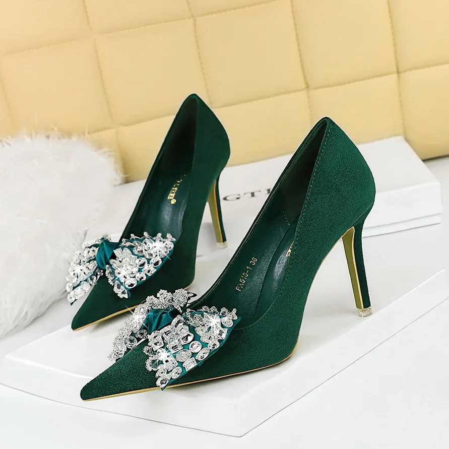 BIGTREE 2023 Summer Rhinestones Butterfly-Knot Shallow Side Hollowed Out Pumps Heels Pointed Femme Sexy Wedding Stripper Shoes
BIGTREE 2023 Summer Rhinestones Butterfly-Knot Shallow Side Hollowed Out Pumps Heels Pointed Femme Sexy Wedding Stripper Shoes