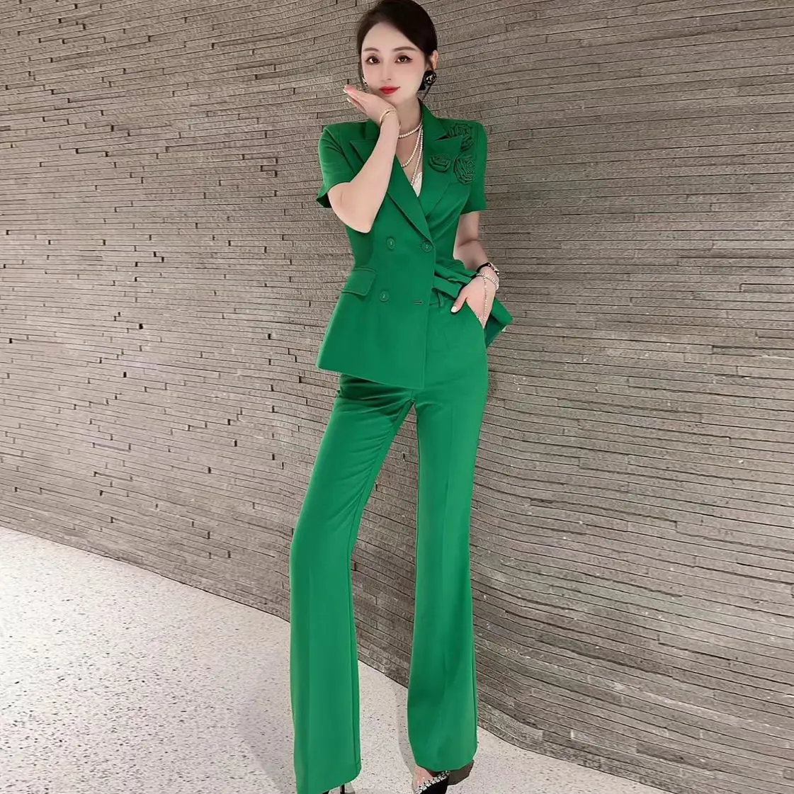 New 2022 Summer Blazer Set Fashion Double Breasted Work Suits Two Pieces Ladies Short Sleeve Blazer Coat+ Trousers
New 2022 Summer Blazer Set Fashion Double Breasted Work Suits Two Pieces Ladies Short Sleeve Blazer Coat+ Trousers