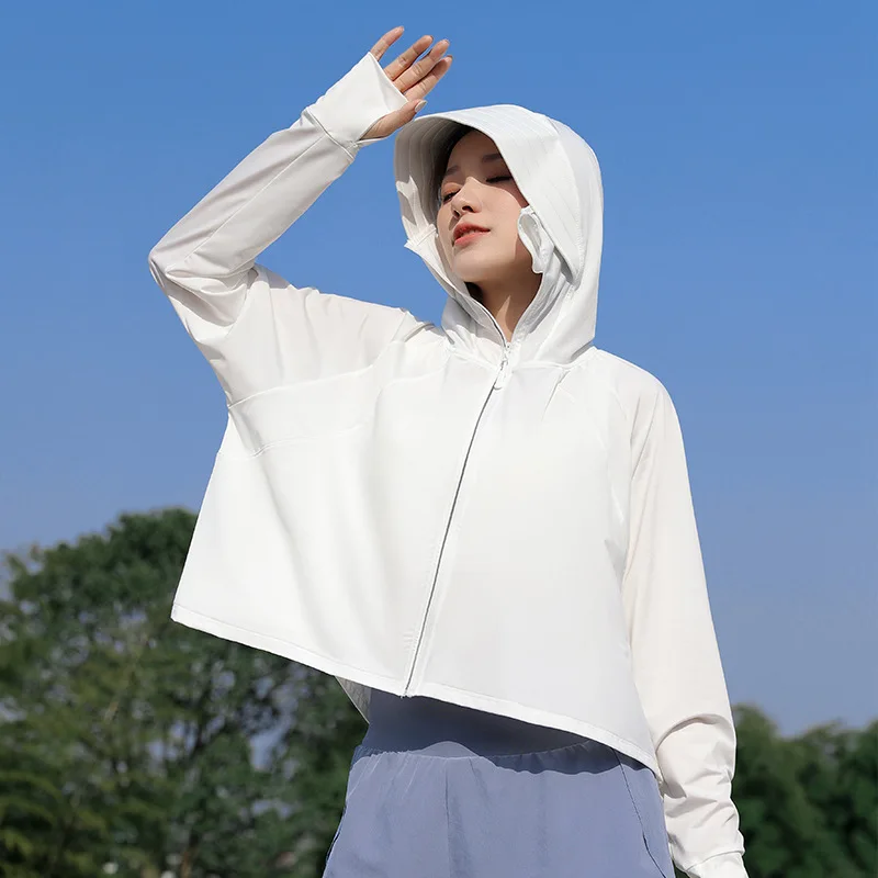 

2024 New Ice Silk Thin Anti UV Short Hooded Long Sleeved Summer Coat Sunscreen Clothes for Women in Spring Commuting YC272