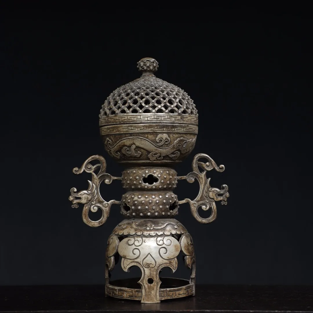 10"Tibetan Temple Collection Old Bronze Gilded silver Cinnabar Dragon statue Ear hollow out incense burner Town house
10"Tibetan Temple Collection Old Bronze Gilded silver Cinnabar Dragon statue Ear hollow out incense burner Town house