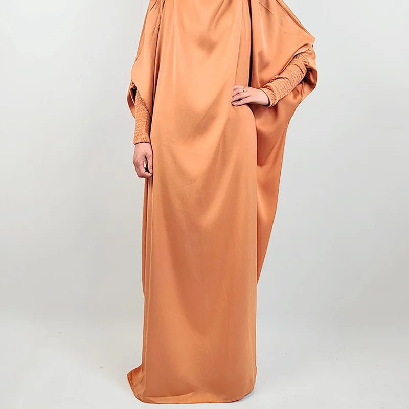 Новинка, женское платье Musilim Abaya Dubai, однотонное цельнокроеное платье с шарфом, длинными рукавами, затягивающими манжеты, большие Расклешенные платья
Новинка, женское платье Musilim Abaya Dubai, однотонное цельнокроеное платье с шарфом, длинными рукавами, затягивающими манжеты, большие Расклешенные платья