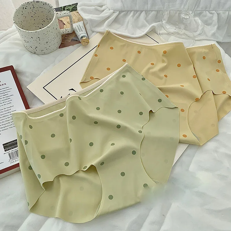 Naked and Traceless Ice Silk Underwear Women Middle Waist Sweet Girls Simple Cotton Crotch New Printed Briefs
Naked and Traceless Ice Silk Underwear Women Middle Waist Sweet Girls Simple Cotton Crotch New Printed Briefs