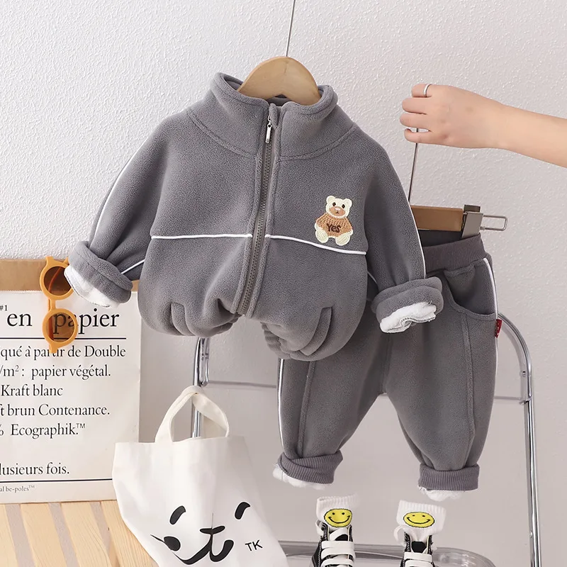 Autumn and winter new baby plush long sleeve suit boys and girls' sweater trousers two-piece simple casual sportswear
Autumn and winter new baby plush long sleeve suit boys and girls' sweater trousers two-piece simple casual sportswear