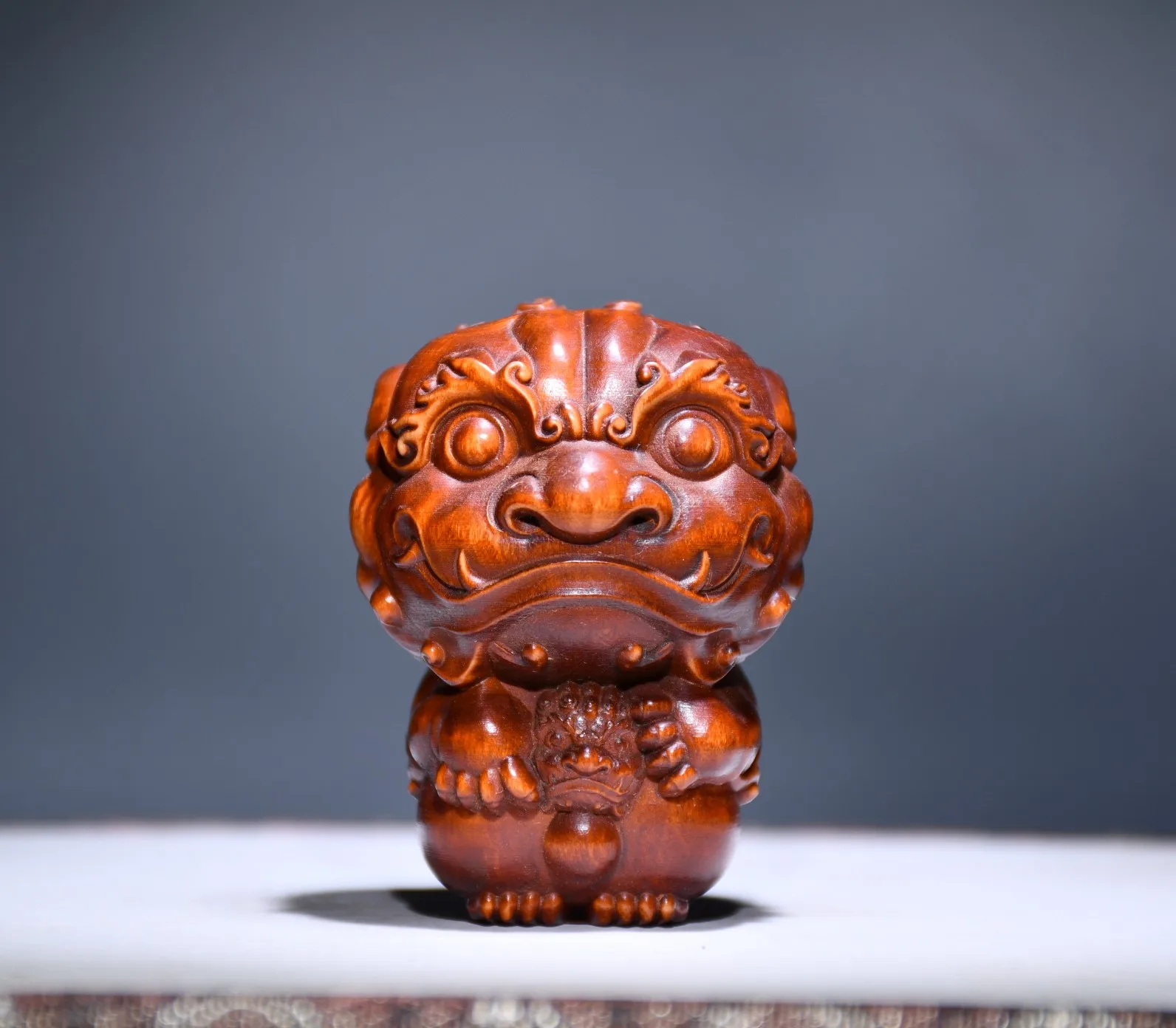 2"Tibet Temple Collection Boxwood lion big head door lion gatekeeper Amulet Gather fortune office ornament Town house Exorcism
2"Tibet Temple Collection Boxwood lion big head door lion gatekeeper Amulet Gather fortune office ornament Town house Exorcism