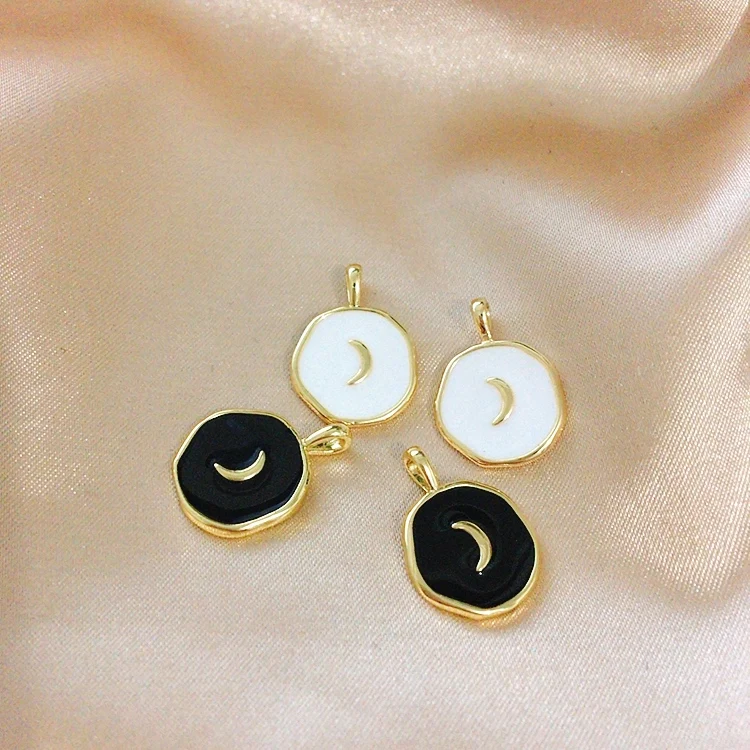 3PCS Copper Plated Gold Oil Dripping Moon Style Pendant White Moon Charm For Necklace DIY Make Accessories
3PCS Copper Plated Gold Oil Dripping Moon Style Pendant White Moon Charm For Necklace DIY Make Accessories