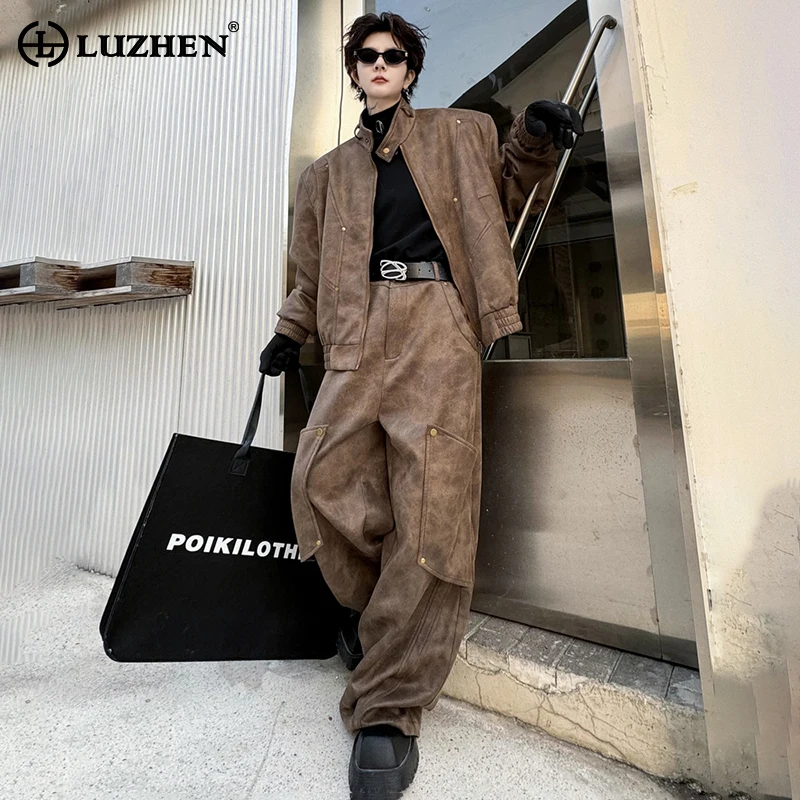 LUZHEN 2024 Spring Trendy Solid Color Rivet Patch Stand Collar Street Wear Jacket Loose Casual Pants Men's Two-piece Sets LZ1169
LUZHEN 2024 Spring Trendy Solid Color Rivet Patch Stand Collar Street Wear Jacket Loose Casual Pants Men's Two-piece Sets LZ1169